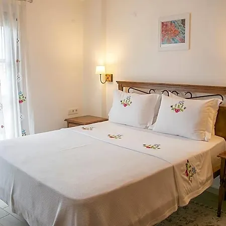 Monza House מלון 2*