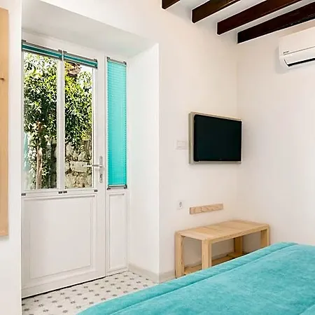Monza House מלון 2*