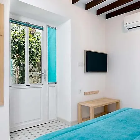Monza House מלון