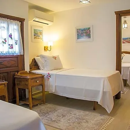 Monza House מלון 2*